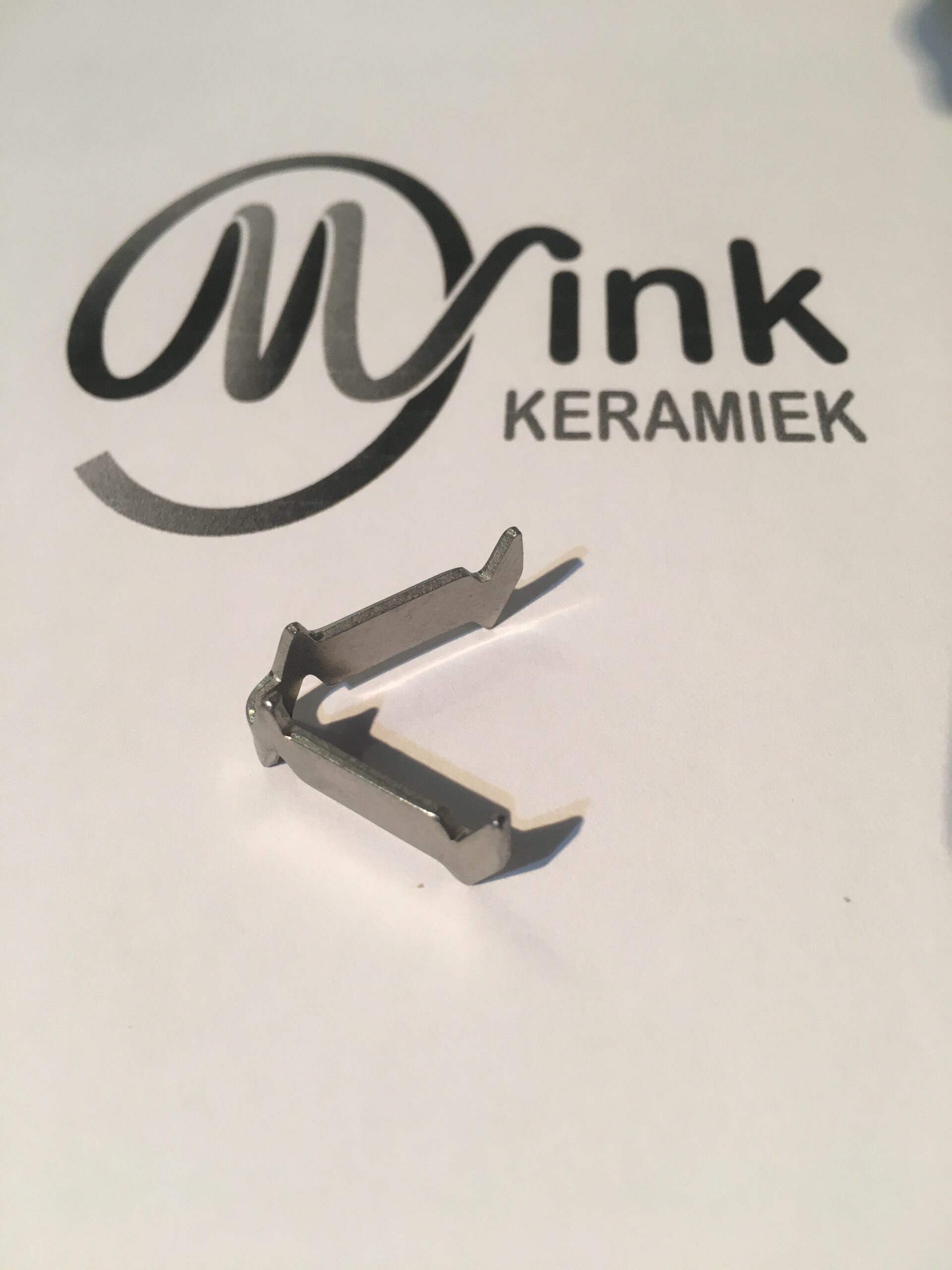 Zilveren geometrische hanger omgekeerde driehoek 16.5 mm breed - Hoogte 15 mm